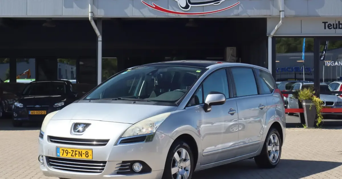 Peugeot 5008 (2011) — foto 1