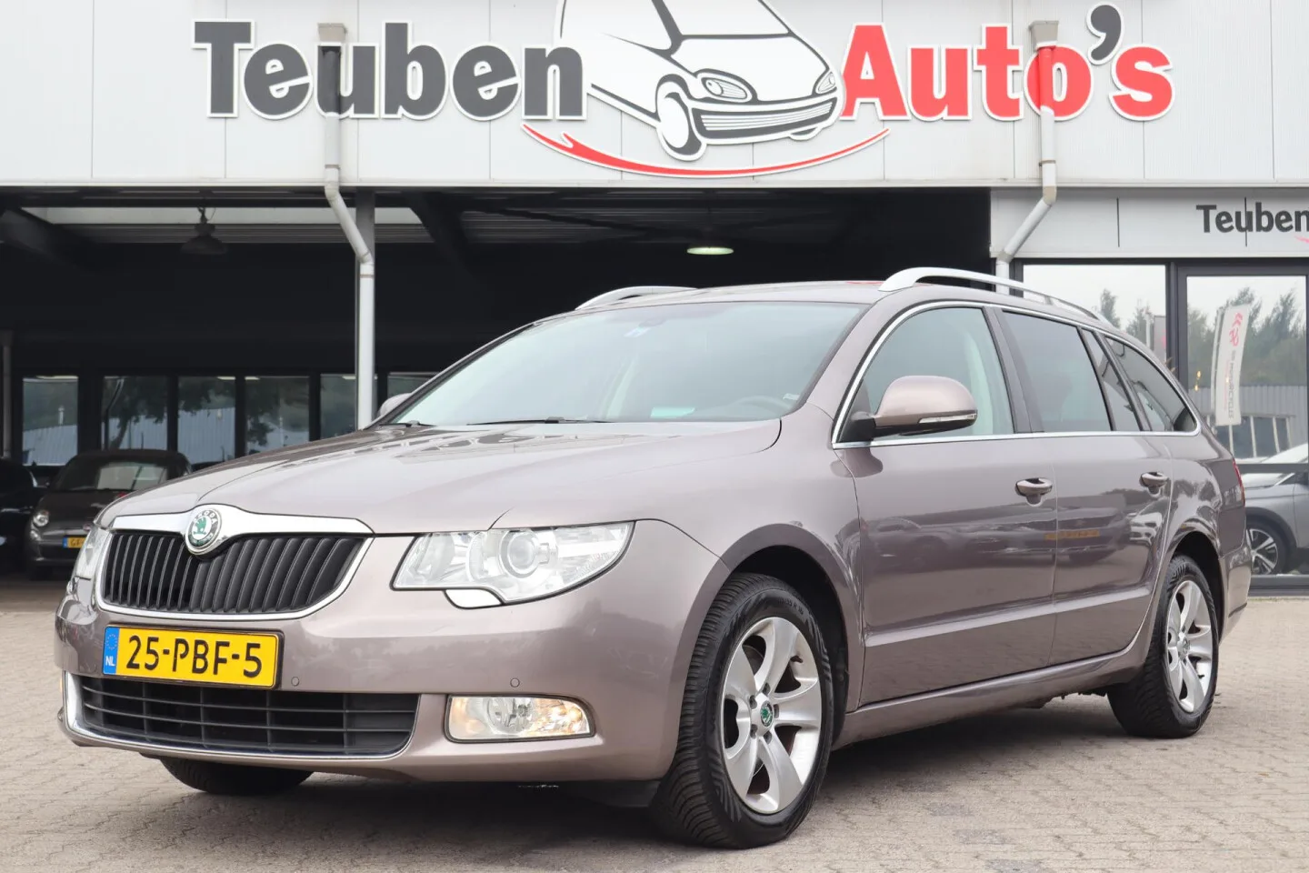 Škoda Superb (2011) — foto 1
