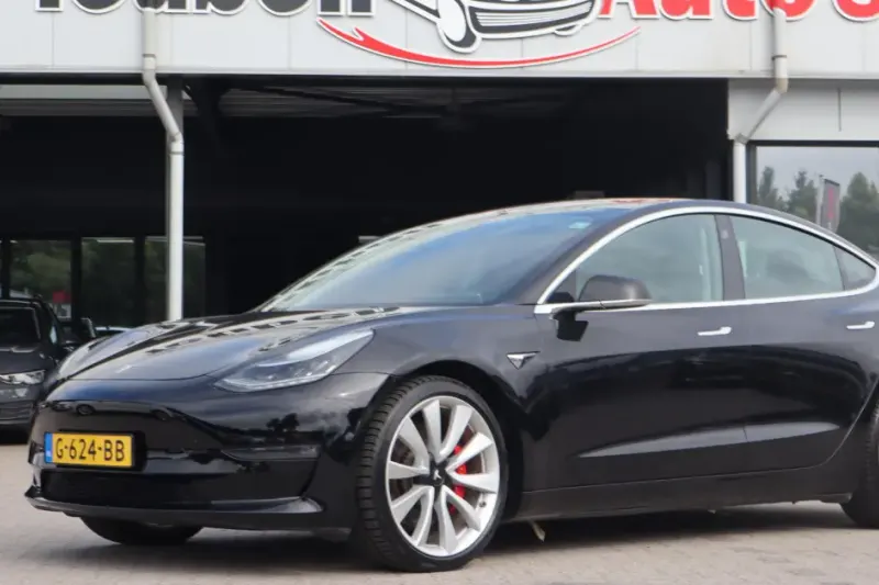 Tesla Model 3 (2019)