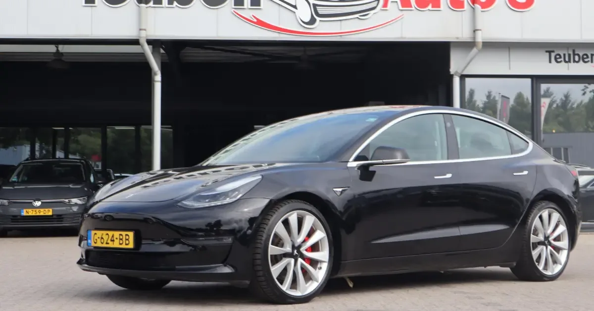 Tesla Model 3 (2019) — foto 1