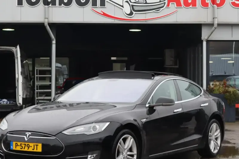 Tesla Model S (2014)