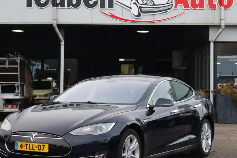 Tesla Model S (2014)