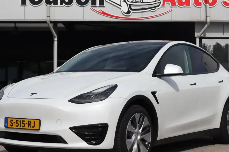 Tesla Model Y (2023)
