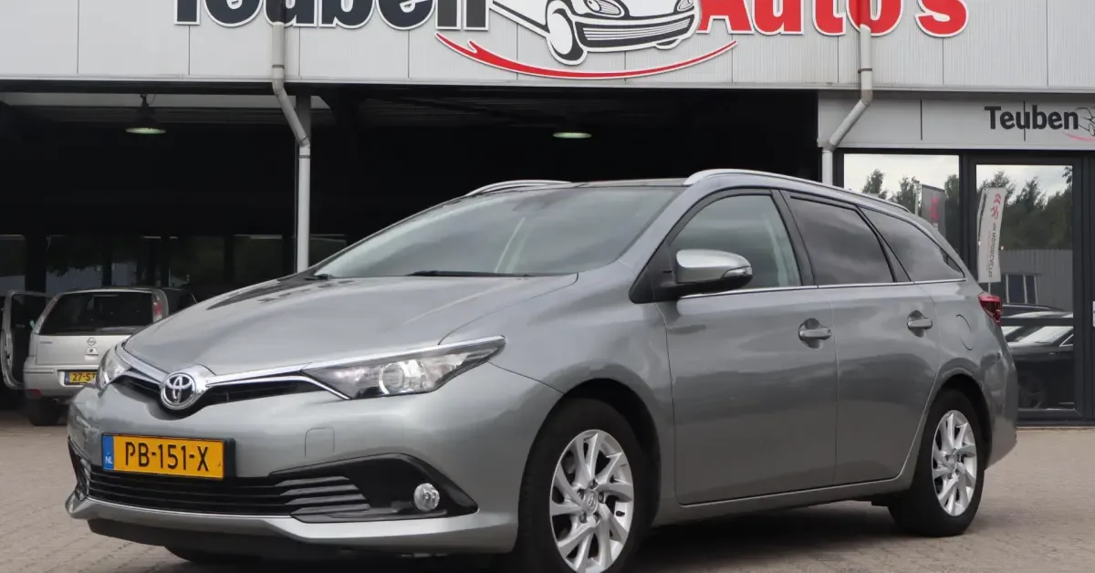 Toyota Auris (2017) — foto 1