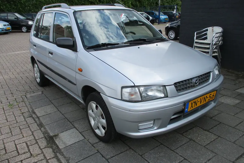 Mazda Demio (1999)