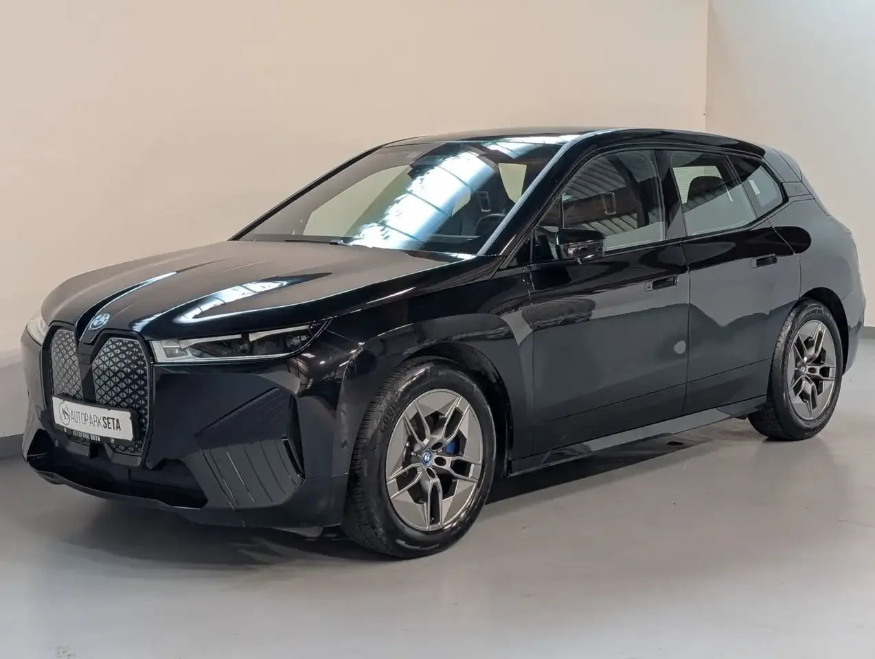BMW iX (2023) — foto 1