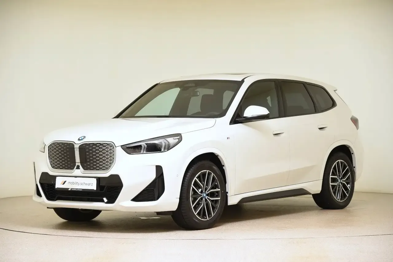 BMW iX1 (2024) — foto 1