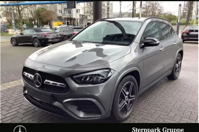 Mercedes-Benz GLA (2024)