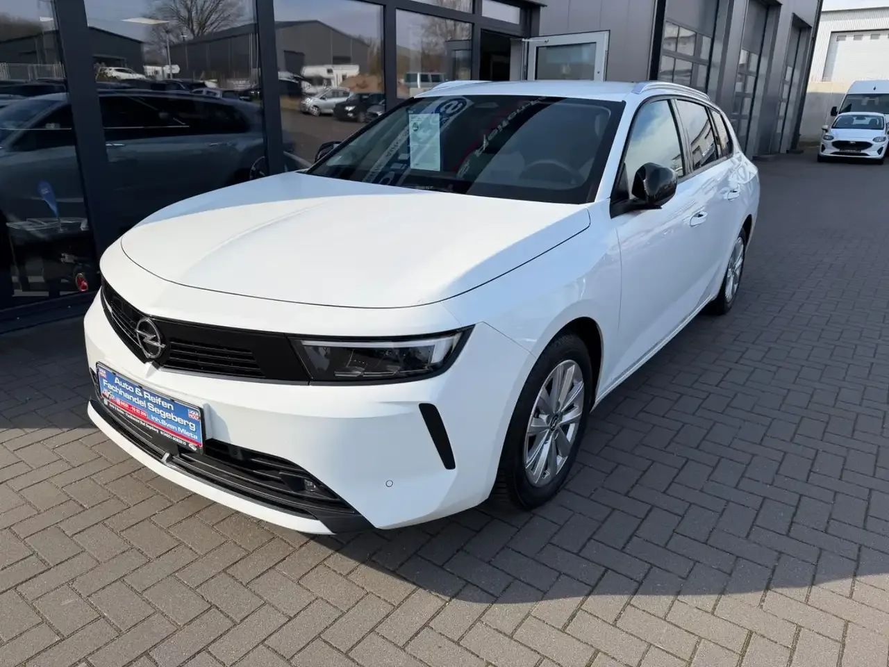 Opel Astra (2023) — foto 1