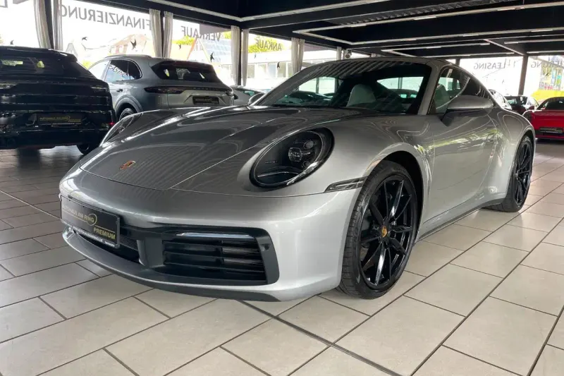 Porsche 911 Carrera (2020)