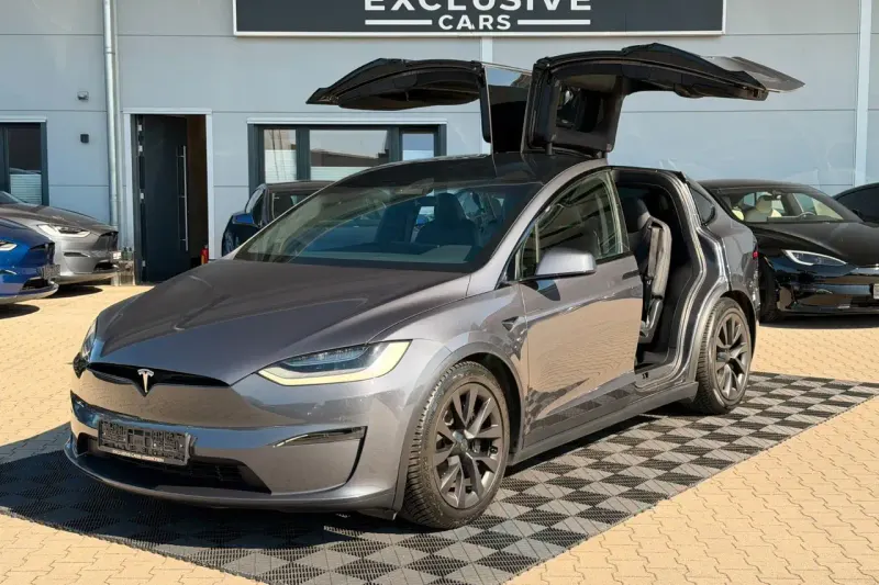 Tesla Model X (2024)