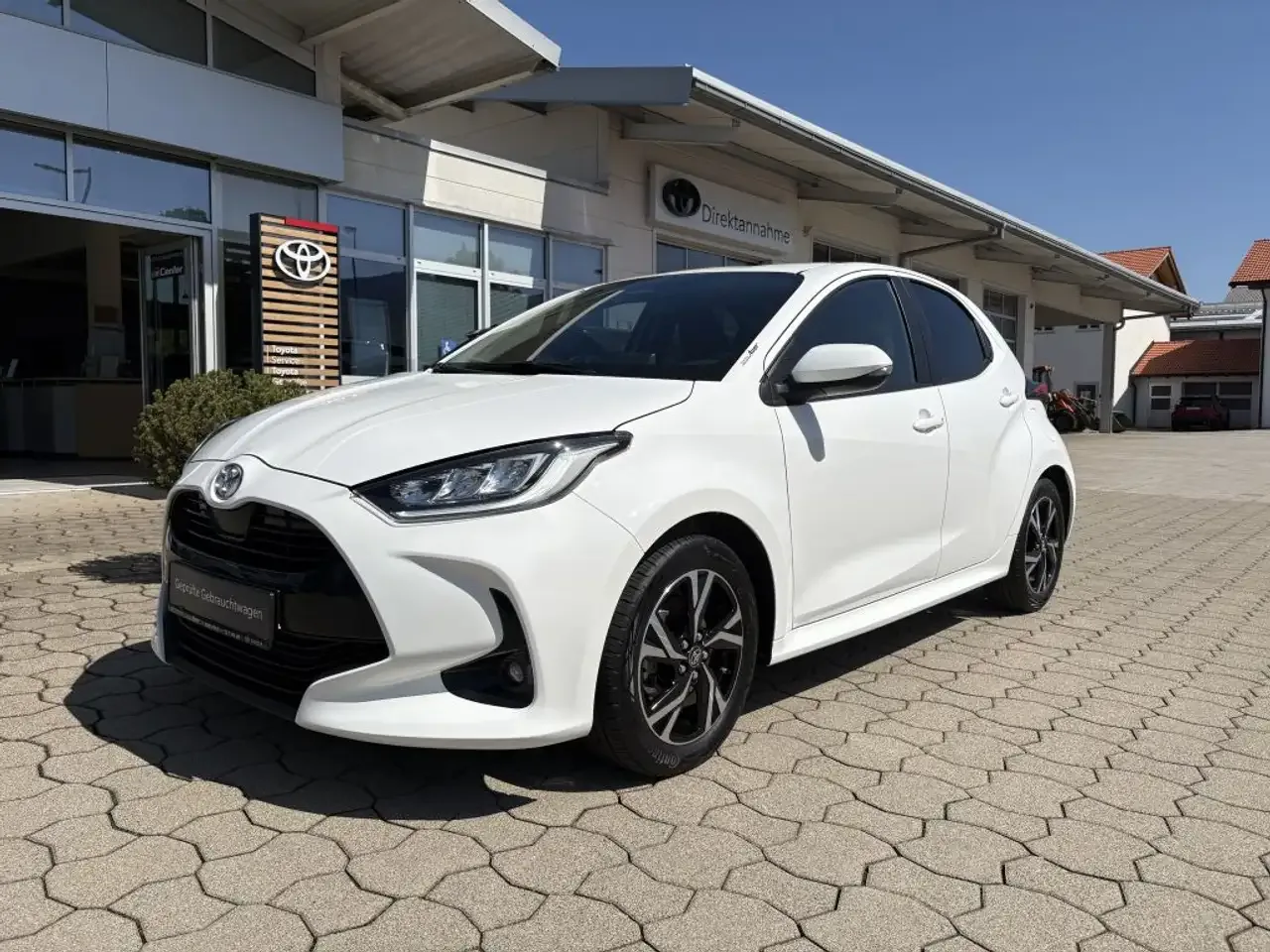 Toyota Yaris (2024) — foto 1