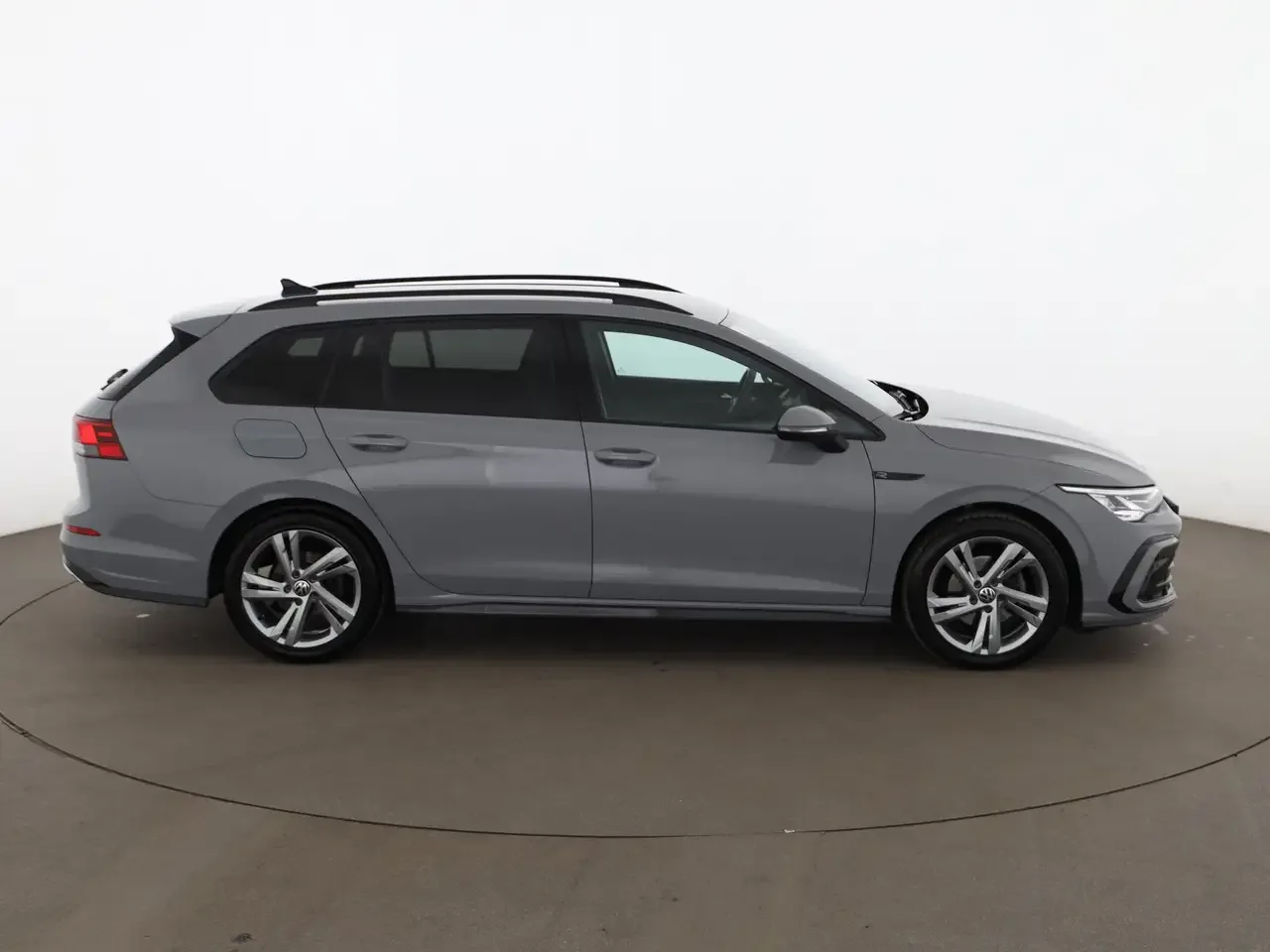 Volkswagen Golf (2022) — foto 1