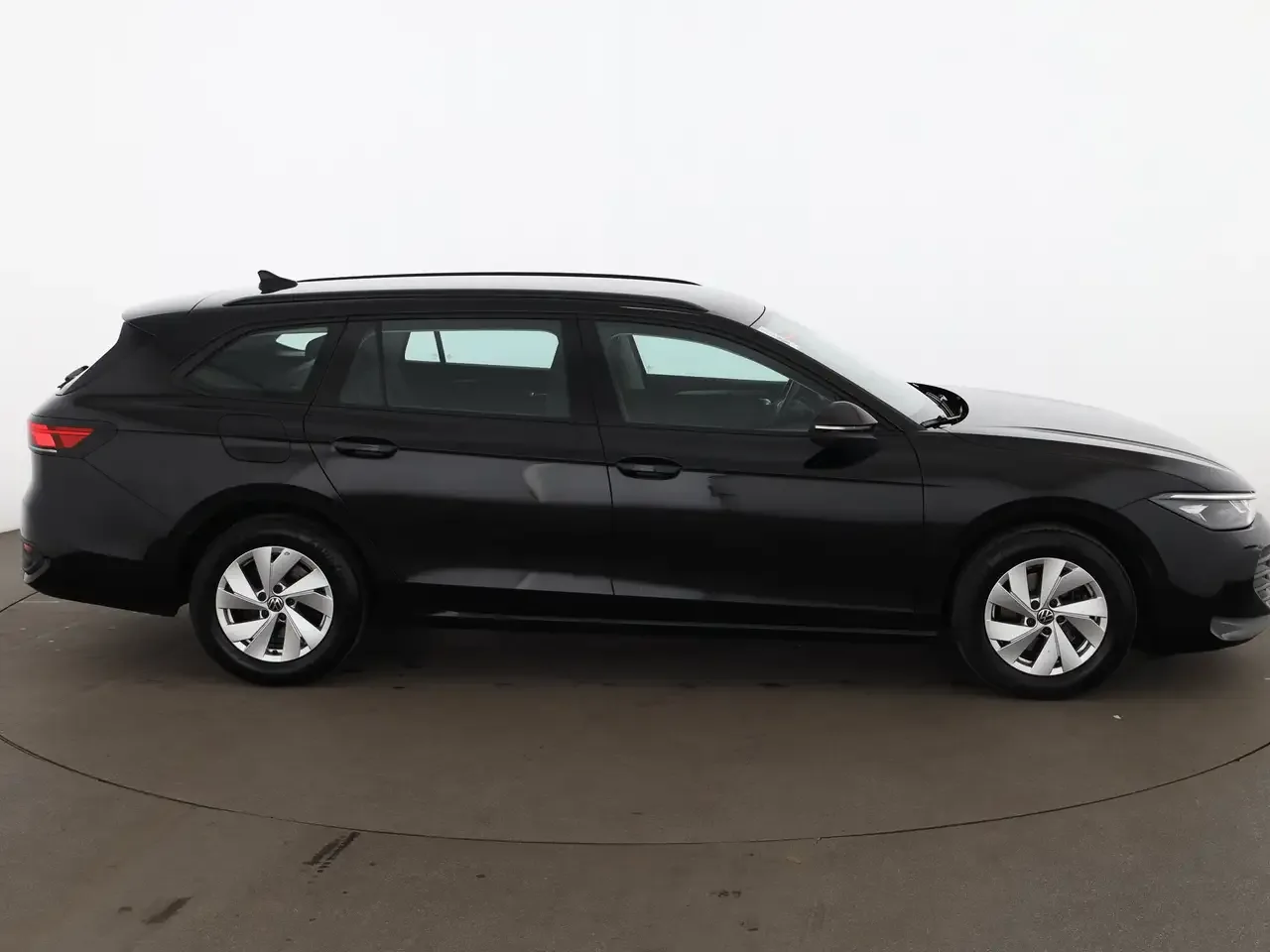 Volkswagen Passat (2024) — foto 1