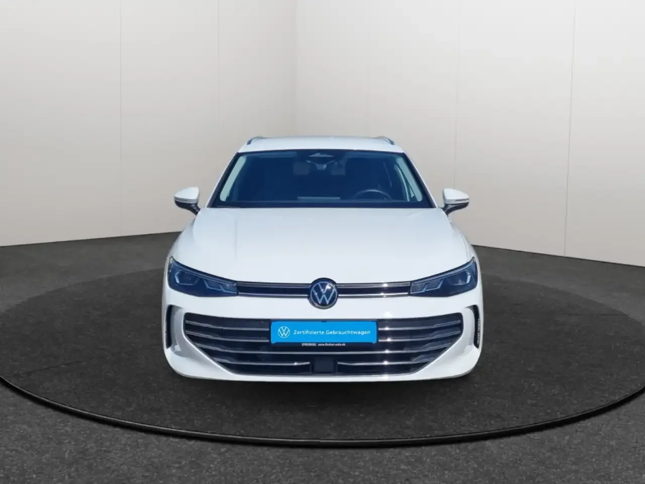 Volkswagen Passat (2024) — foto 1