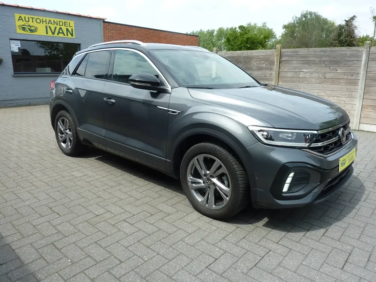 Volkswagen T-Roc (2023) — foto 1