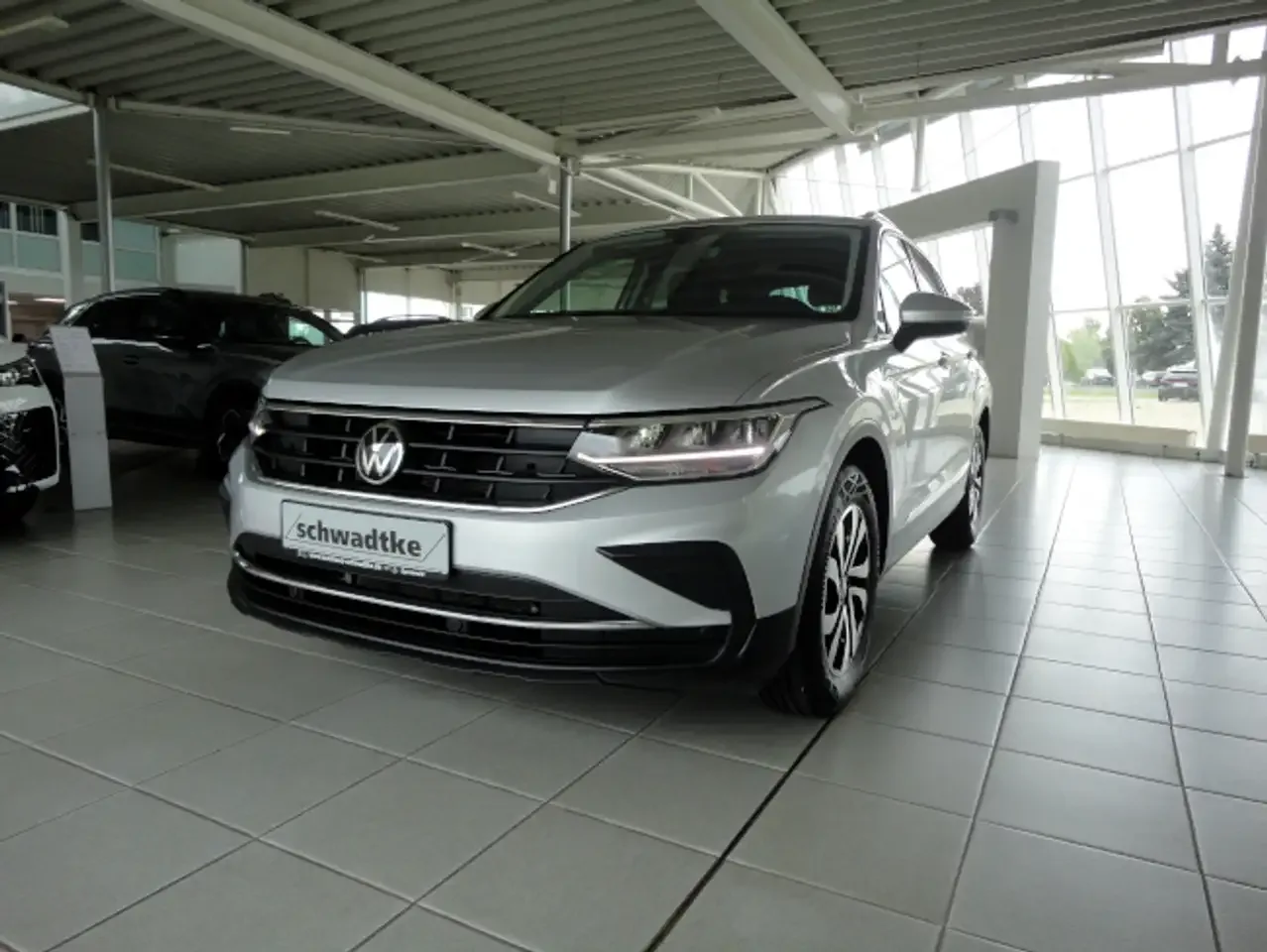 Volkswagen Tiguan (2022) — foto 1