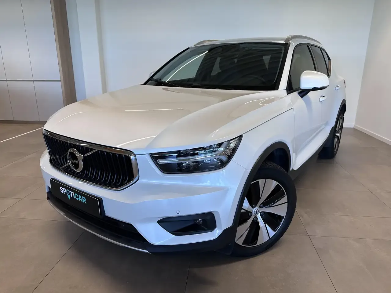 Volvo XC40 (2021) — foto 1