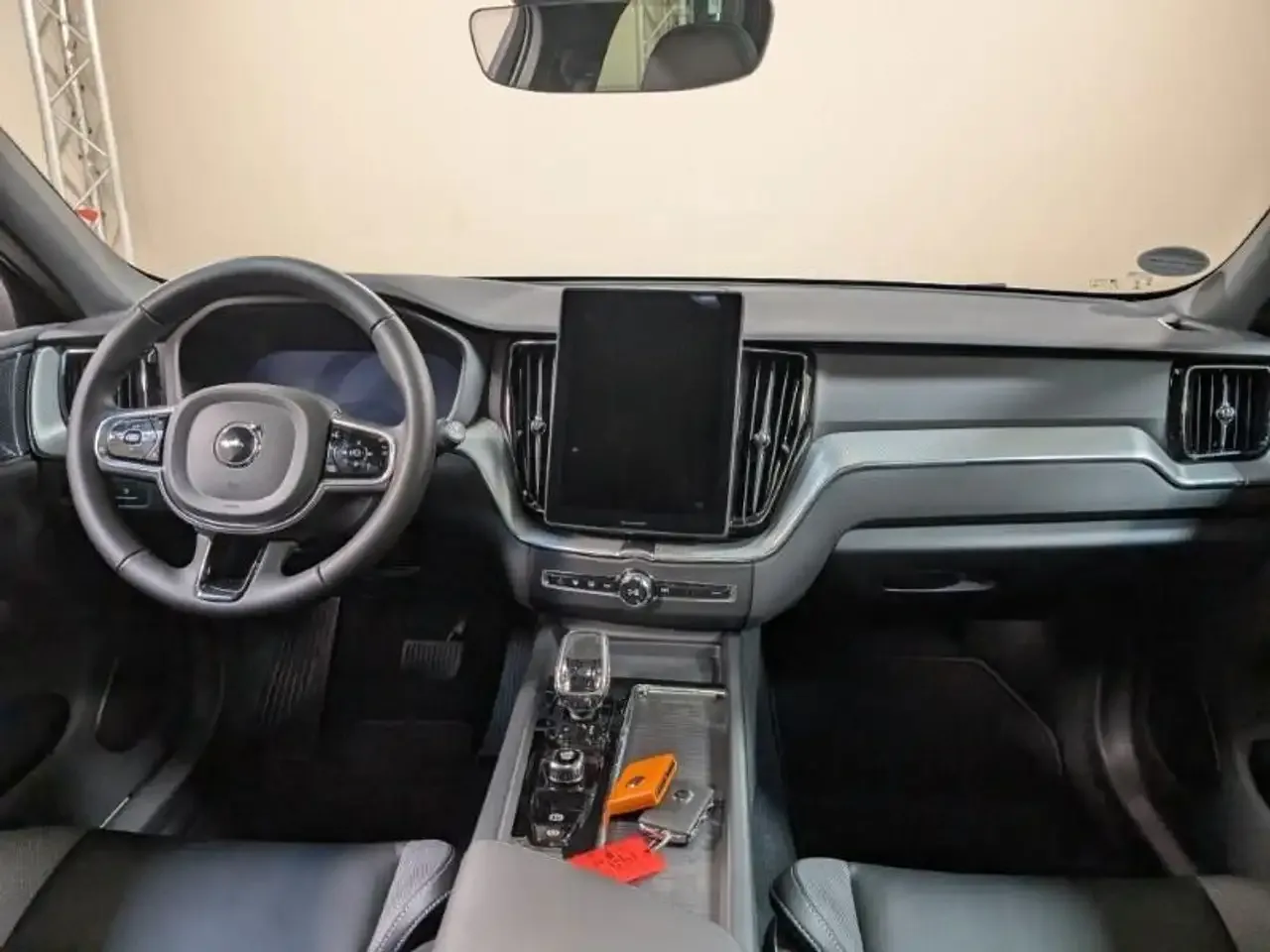Volvo XC60 (2025) — foto 1