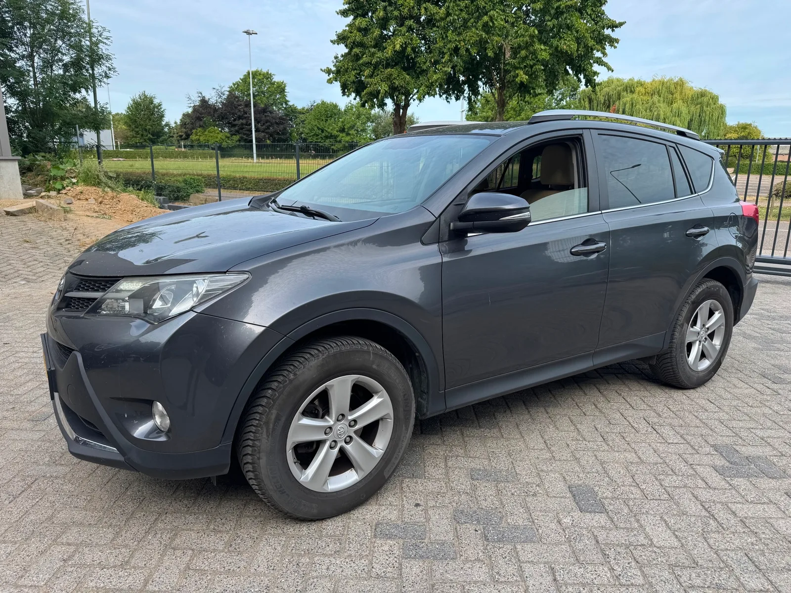 Toyota RAV4 (2013) — foto 1