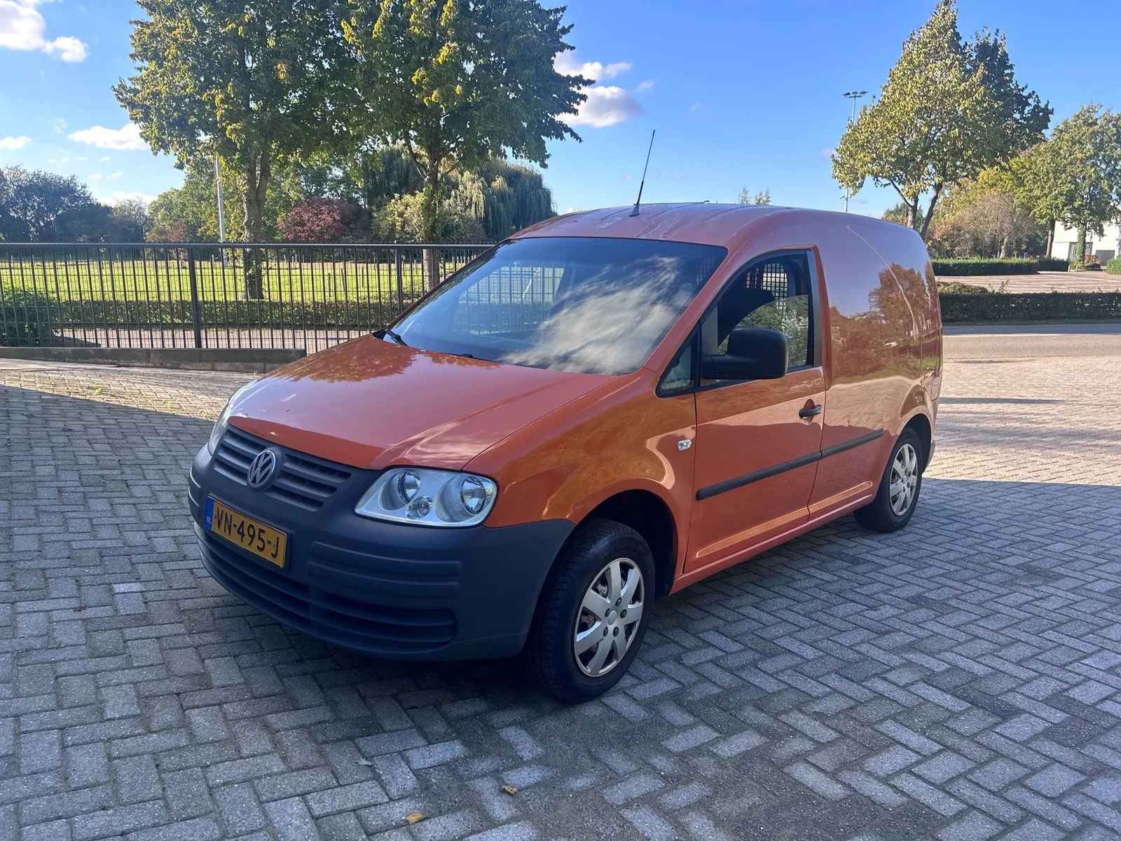 Volkswagen Caddy (2004) — foto 1
