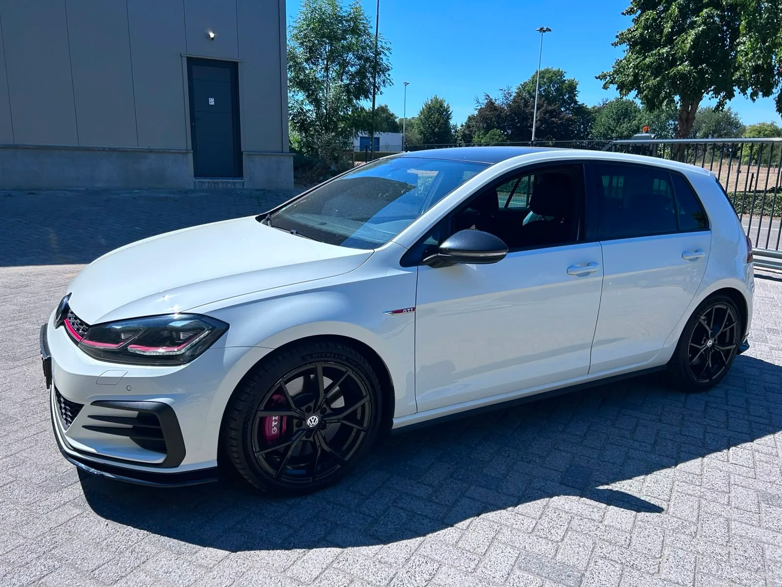 Volkswagen Golf (2019) — foto 1
