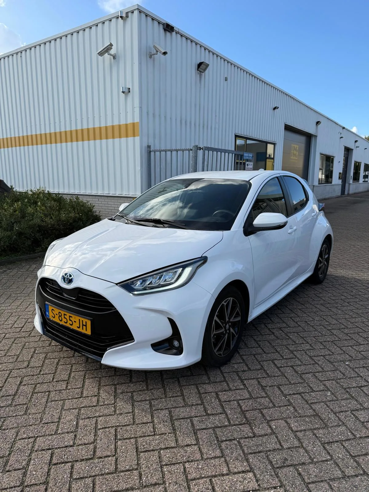 Toyota Yaris (2023) — foto 1