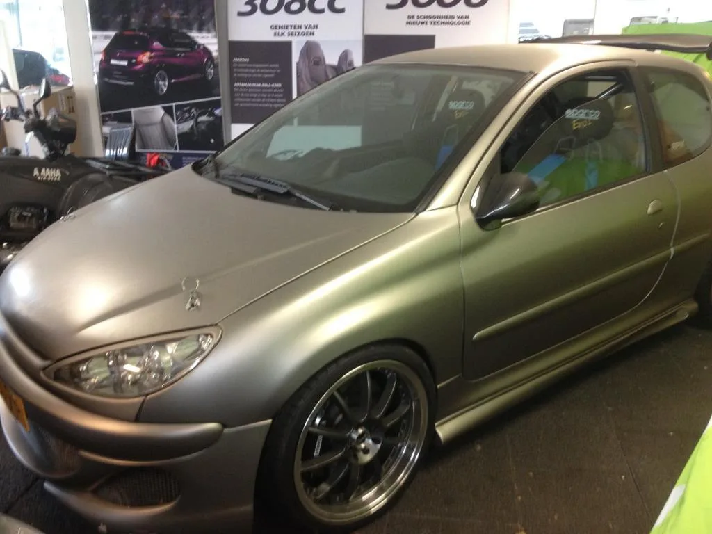Peugeot 206 (2000) — foto 1