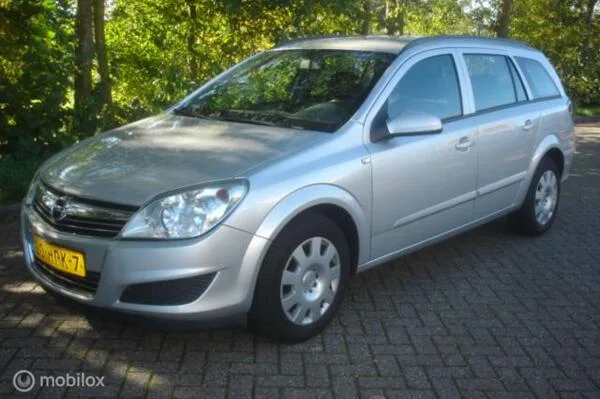 Opel Astra (2009) — foto 1