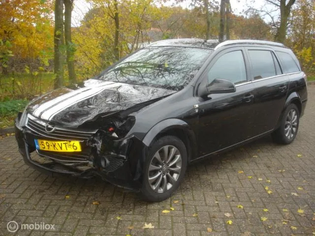 Opel Astra (2010) — foto 1