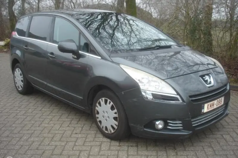 Peugeot 5008 (2012)