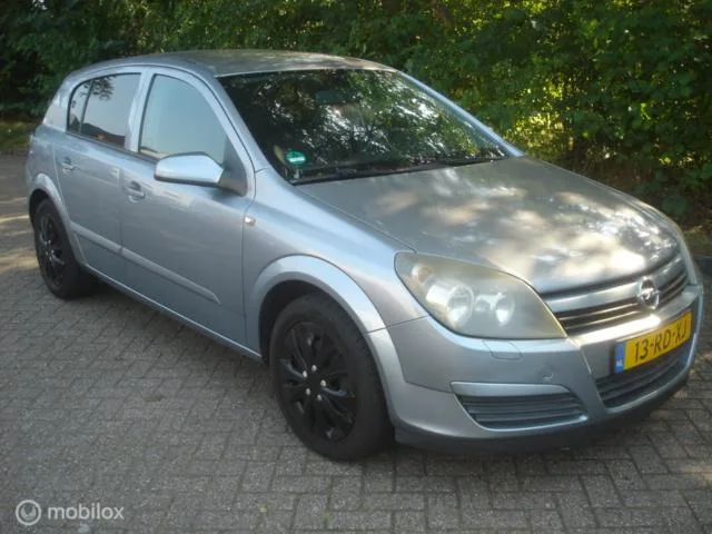 Opel Astra (2005) — foto 1
