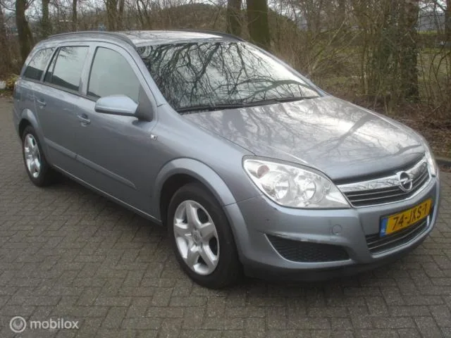 Opel Astra (2009) — foto 1