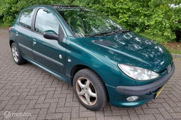 Peugeot 206 (2000) — foto 1