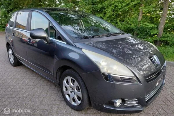 Peugeot 5008 (2011) — foto 1