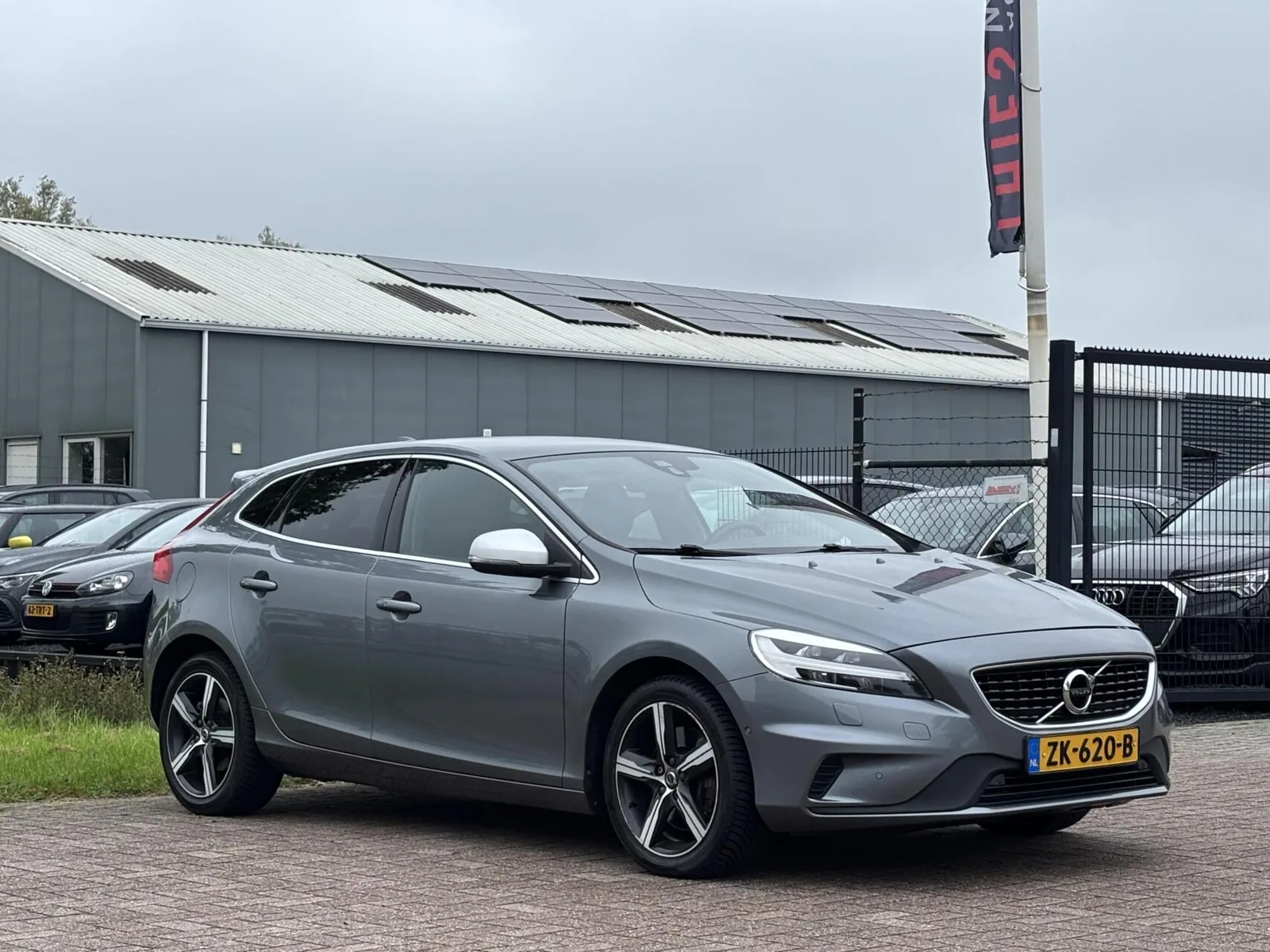 Volvo V40 (2019) — foto 1