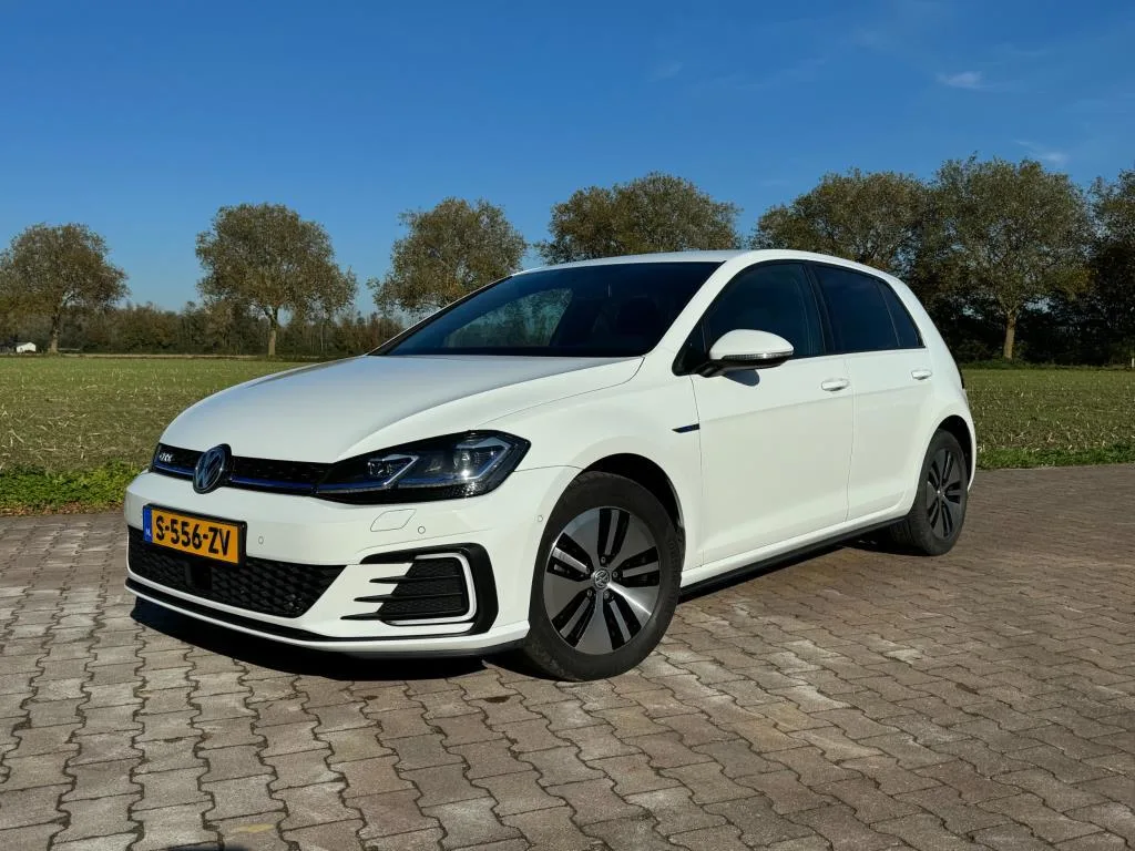 Volkswagen Golf (2018) — foto 1