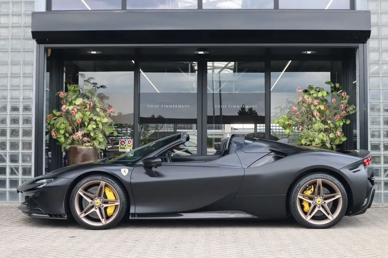 Ferrari SF90 Spider (2024)