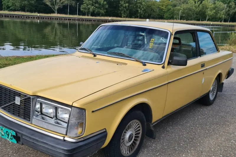 Volvo 242 (1983)