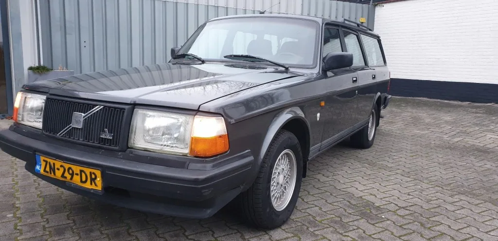 Volvo 240 (1991) — foto 1