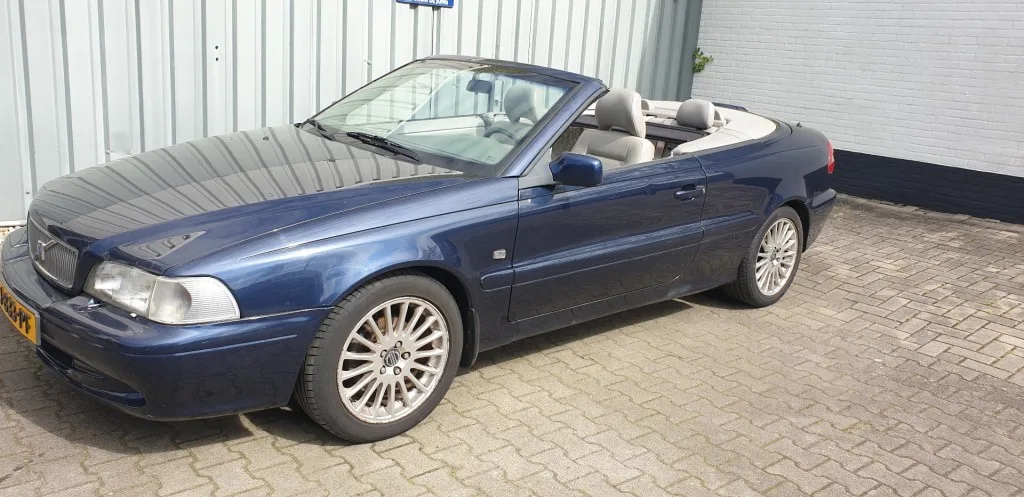 Volvo C70 (2001) — foto 1