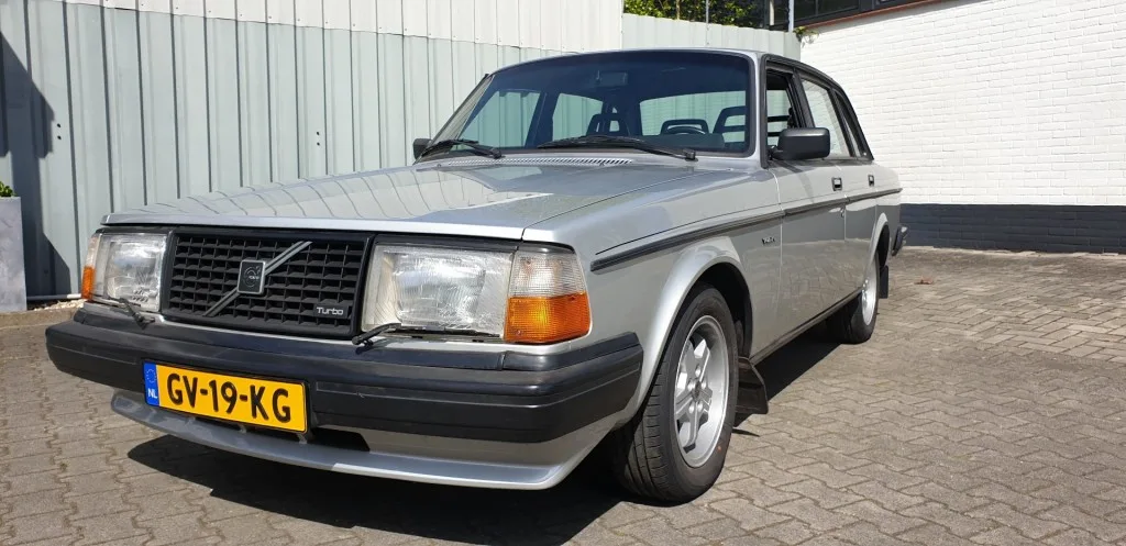 Volvo 244 (1981) — foto 1