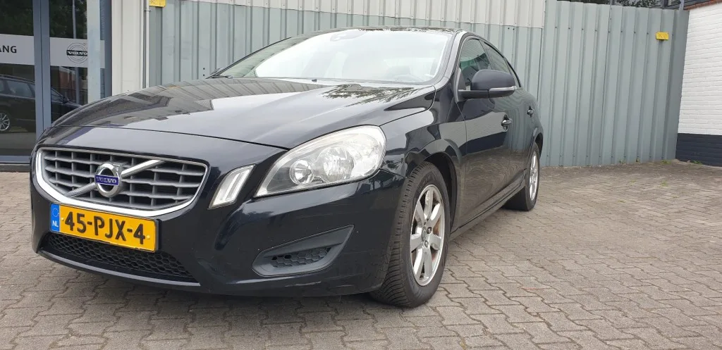Volvo S60 (2011) — foto 1