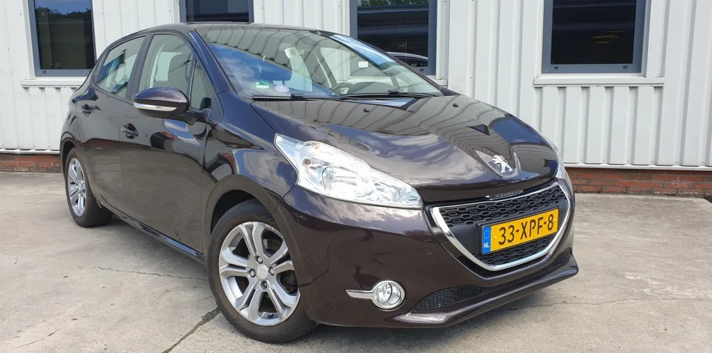 Peugeot 208 (2012) — foto 1