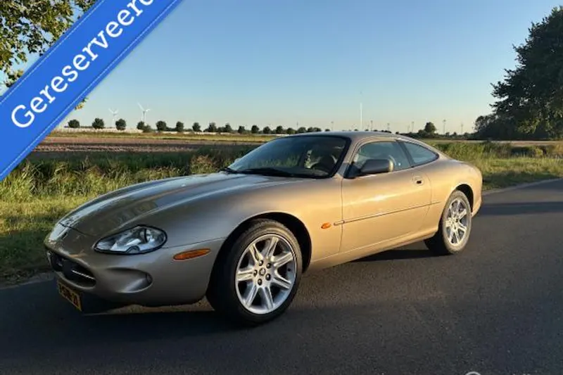 Jaguar XK8 (1998)
