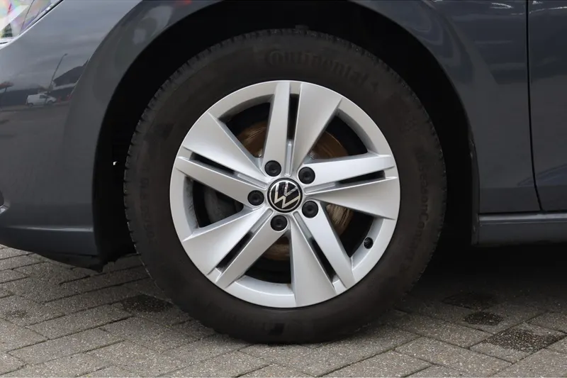 Volkswagen Golf (2022)