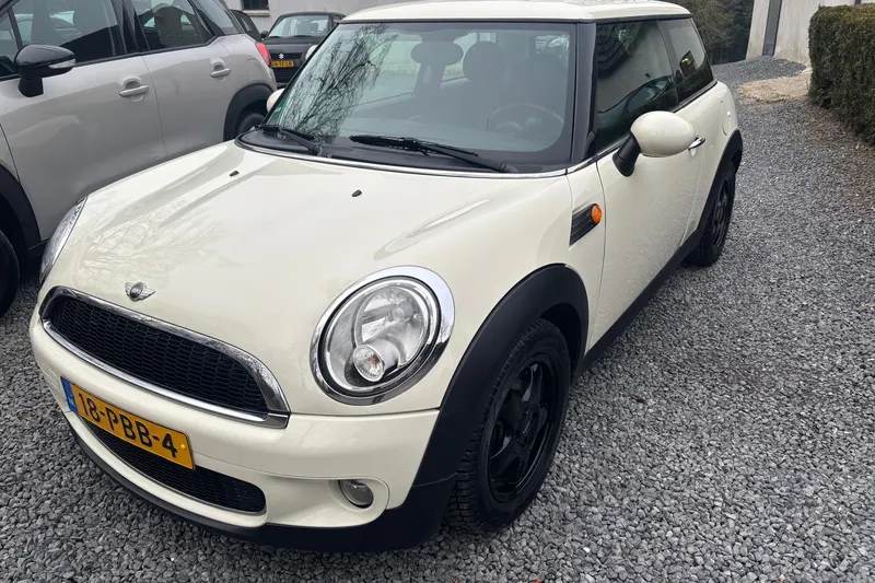MINI One (2011)