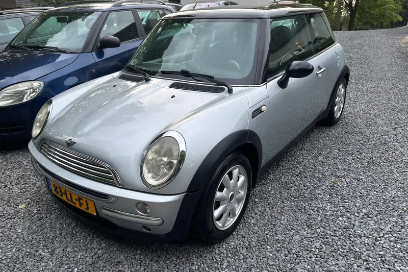 MINI Cooper (2003)