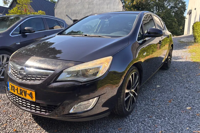 Opel Astra (2010)