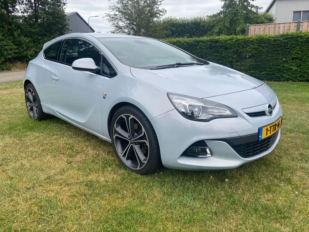 Opel Astra (2014) — foto 1